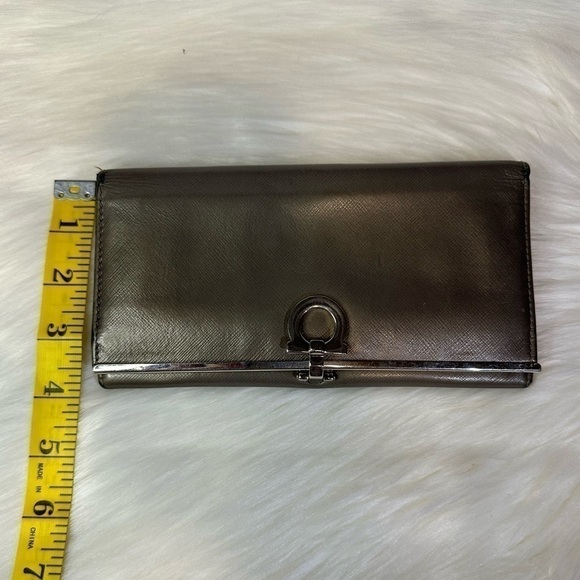 SALVATORE FERRAGAMO gancini long wallet in gun metal - Picture 15 of 16